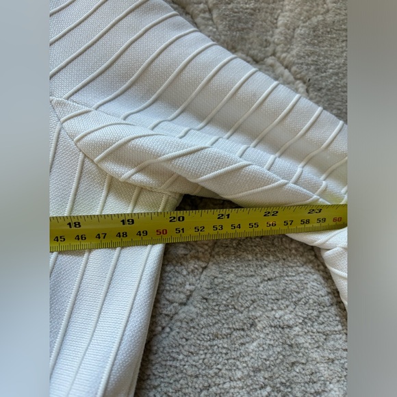 H&M Elegant White Long Sleeve Sweater Top - Picture 5 of 9